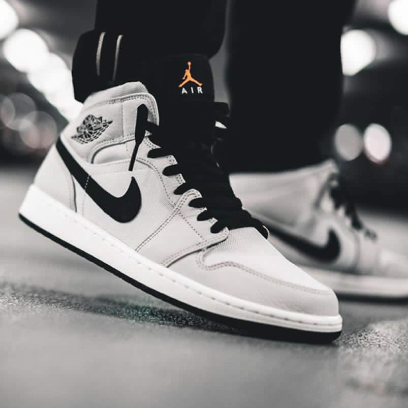 Air Jordan 1 Mid SE Light Bone On Feet Retro 1s AJ1 Shoes 852542-002 Air Jordan 1 Mid SE Light Bone On Feet Retro 1s AJ1 Shoes 852542-002