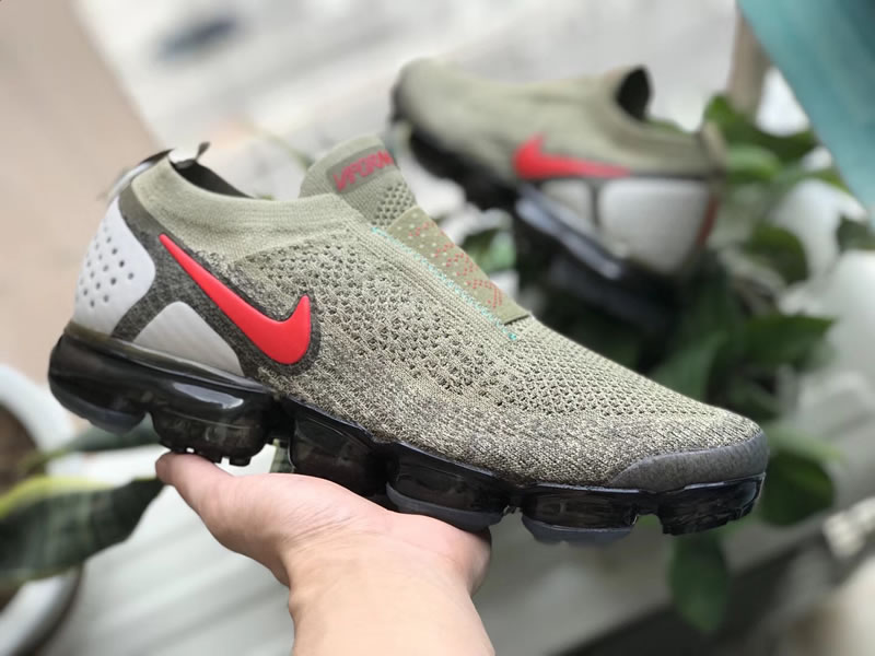 Nike Air Vapormax Moc 2 'Neutral Olive' AH7006-200 In-Hand Right Side Actural Image Nike Air Vapormax Moc 2 'Neutral Olive' AH7006-200 In-Hand Right Side Actural Image